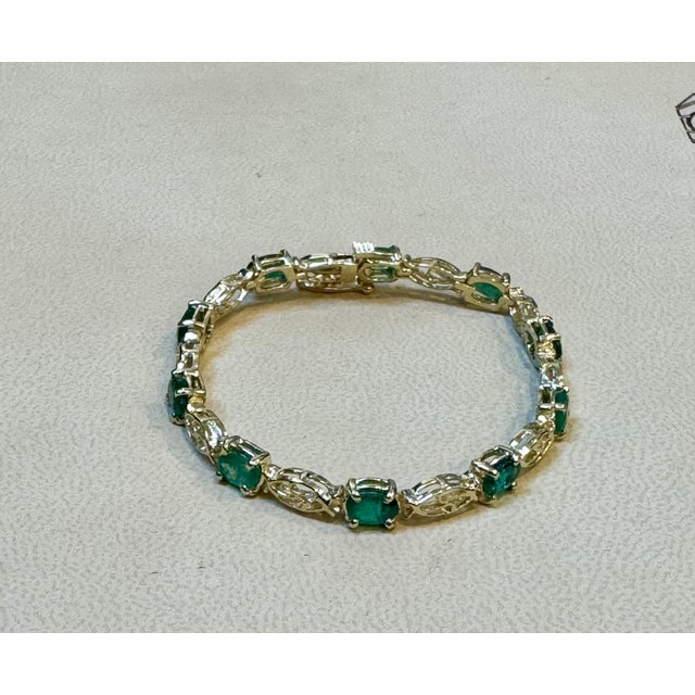 Early 21st Century 5.5 Ct Natural Emerald & Diamond Cocktail Tennis Bracelet 14 Karat Yellow Gold For Sale - Image 5 of 18
