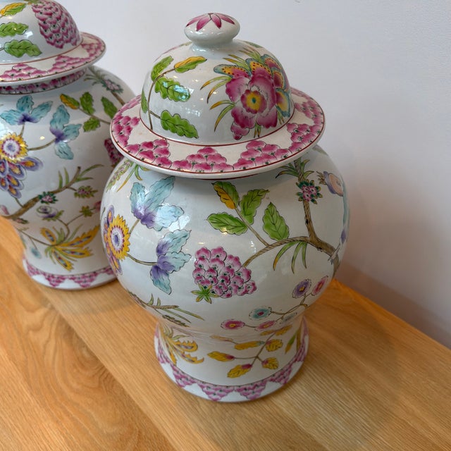 Pair of Altfield Hong Kong Hand-Painted Chinoiserie Porcelain Ginger Jars, 18” For Sale In New York - Image 6 of 12
