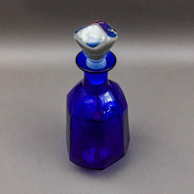 Blenko Mid 20th Century Blenko Don Sheppard 8132m Facet Line Sapphire Blue Glass Decanter With Stopper For Sale - Image 4 of 8