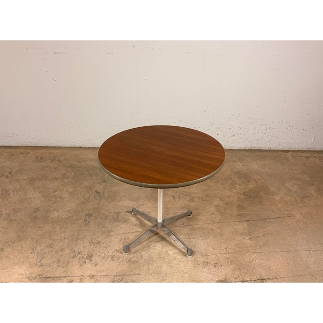 Coffee Table by Charles & Ray Eames for Herman Miller, in Good conditions. Designed 1960 to 1969 This piece has an...