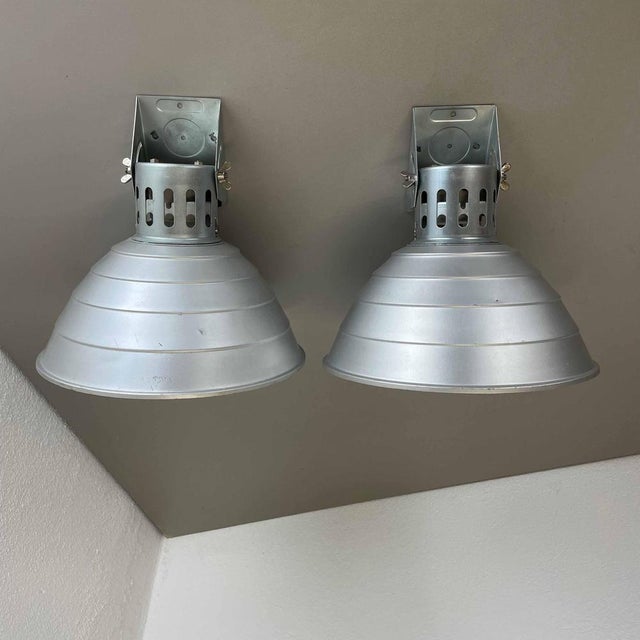 No. 2 Fotostudio Ceiling Lights from Zeiss Ikon, Germany, 1970s, Set of 2 For Sale - Image 6 of 18