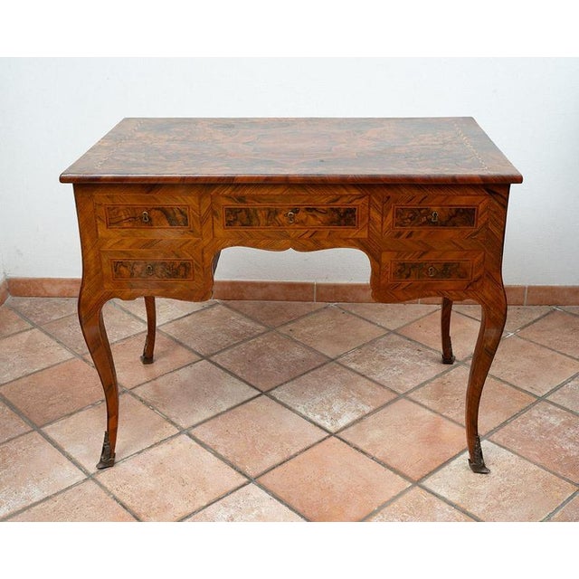 18th Century Neapolitan Louis XV Desk in Olive Wood Burl For Sale - Image 6 of 7