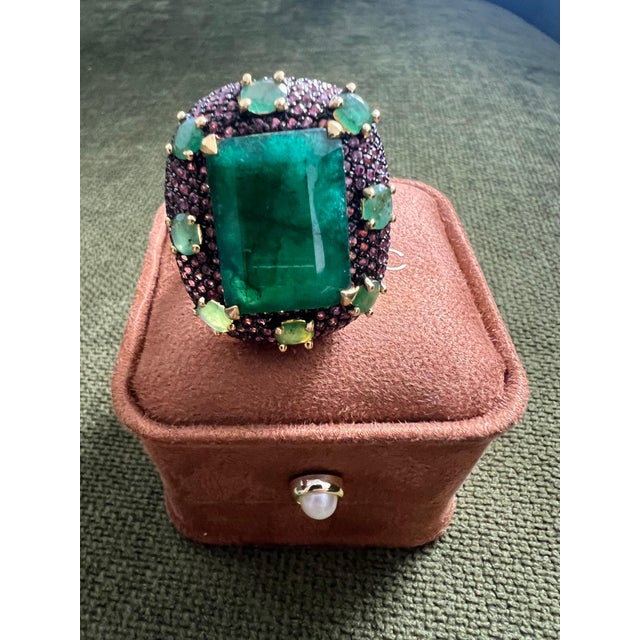 Bochic "Capri" 20 Carat Emerald & Pink Fancy Sapphire Ring Set 18K Gold & Silver For Sale - Image 17 of 18