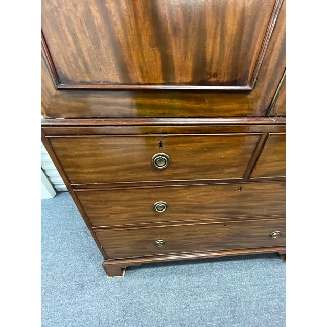 Late 18th Century Late 18th Century Antique George III Linen Press From West Croydon, Surrey United Kingdom For Sale - Image 5 of 11