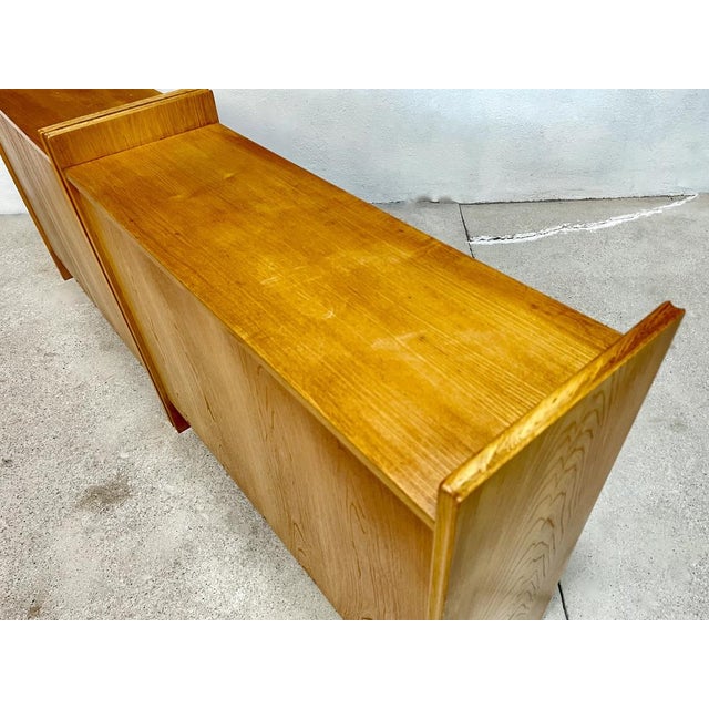 German Low Vitrine Sideboards with Glass Sliding Doors from Deutsche Werkstätten, 1950s, Set of 2 For Sale - Image 14 of 18