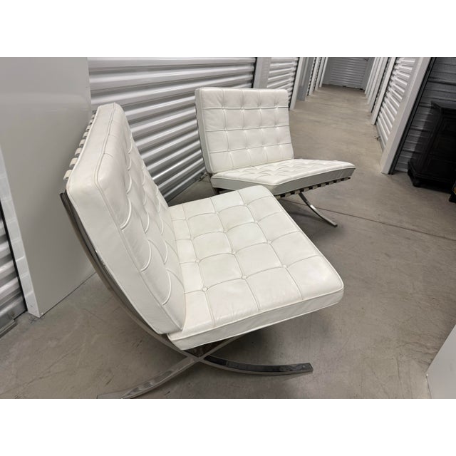 Mid-Century Modern Knoll Barcelona Chairs in White Leather and Chrome For Sale - Image 3 of 6
