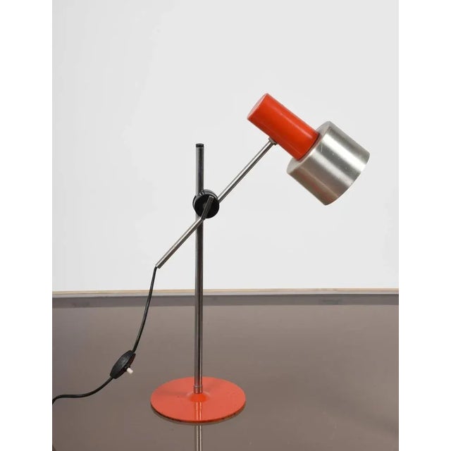 1960s Mid-Century Adjustable Orange Metal and Aluminum Table Lamp by Bruno Gatta for Stilnovo, 1960s For Sale - Image 5 of 11
