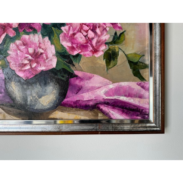 Lavender 1970's Vintage Still Life of Peonies in a Vase, Oil Painting, Signed For Sale - Image 8 of 10