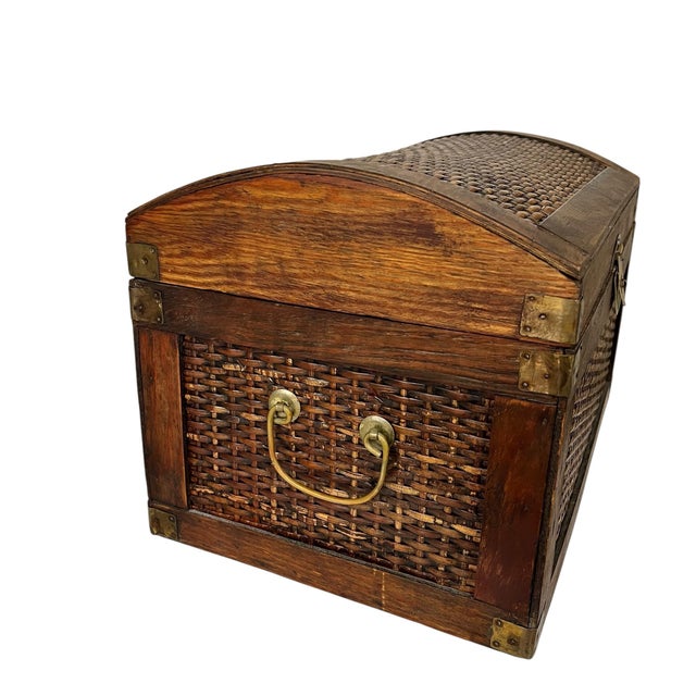 Vintage Woven Bamboo Tabletop or Floor Dime Lid Storage Box, Chinoiseriie, French Country, Farmhouse, Cabin, Rustic For Sale - Image 4 of 6