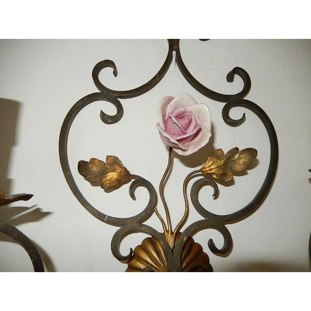 Florentine Bronze & Wrought Iron Porcelain Flowers Italian Tuscany Sconces 1900s For Sale - Image 6 of 11