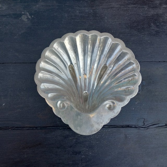 Traditional 1890s S. Kirk & Sons Sterling Silver Clamshell Shape Bon Bon / Trinket Tray For Sale - Image 3 of 10