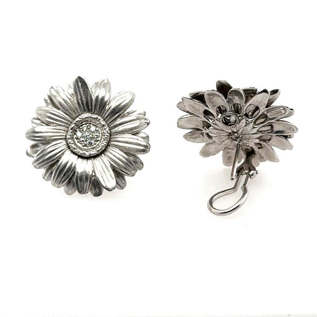 Contemporary Late 20th Century Pair of Platinum Diamond Flower Earrings For Sale - Image 3 of 4