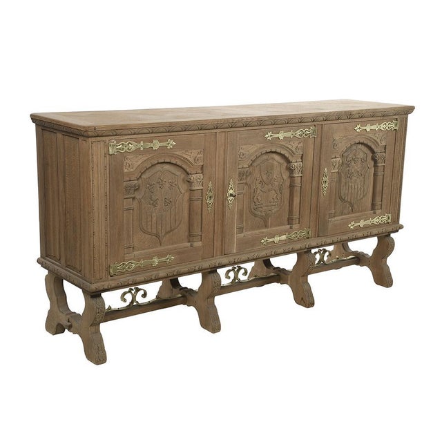 Buffet in raw wood that has been sanded. This piece is designed in the style of the selected designer and/or manufacturer