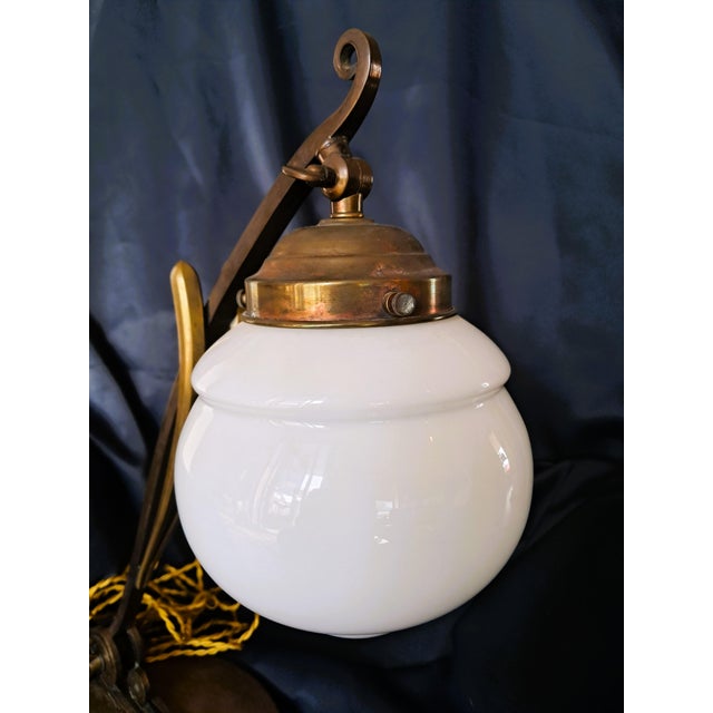Original Porcelain fitting, cable renewd.The lamp arm can be moved vertically; the lampshade can also be moved European...