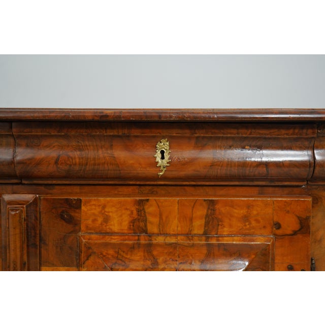 Antique Italian 18th Century Burl Wood 2 Door 2 Drawer Credenza Cabinet For Sale - Image 14 of 18