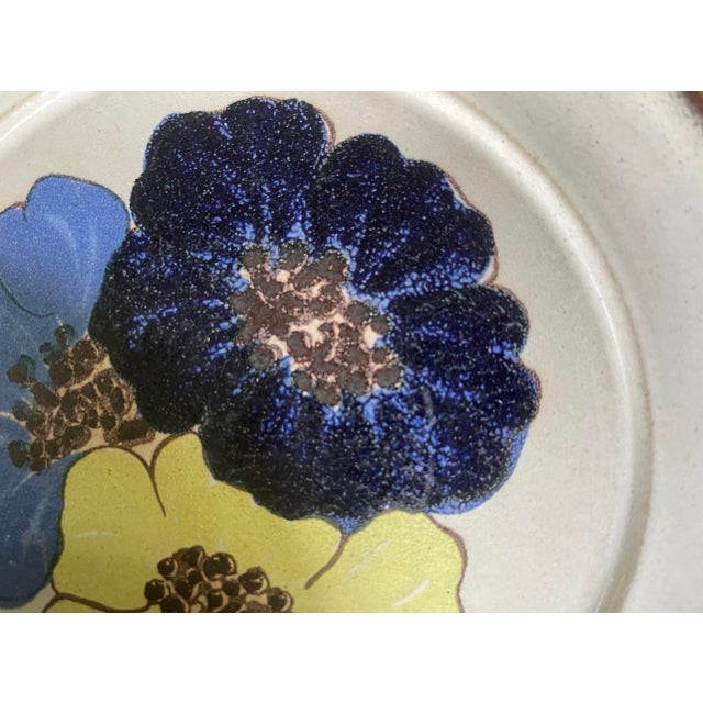 Set of Five (5) Vintage Denby Stoneware 8” Potpourri Blue Floral Hue Plates For Sale In Chicago - Image 6 of 9
