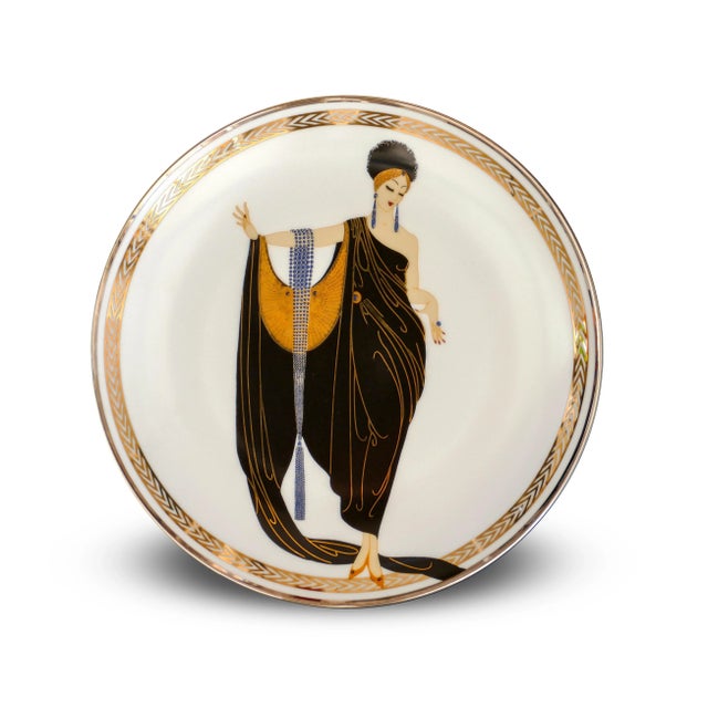 Glamour - Porcelain Collector Plate - 1990 1990 For Sale - Image 3 of 3