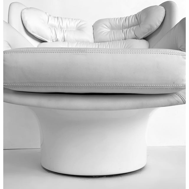 Joe Colombo Elda Swivel Chair, Fratelli Longhi, White Leather, Fiberglass Shell- 4 Available For Sale - Image 9 of 16