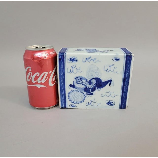 Antique Chinese Blue & White Porcelain Foo Dog Scholar’s Pillow For Sale - Image 4 of 10