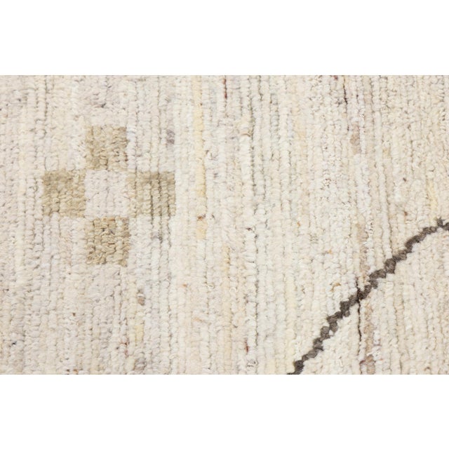 Cream 8x10 Modern Moroccan Tribal Wool Rug – Minimalist Cream & Earth Tone Geometric For Sale - Image 8 of 10