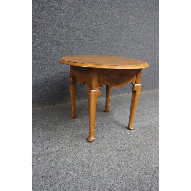 Queen Anne Ethan Allen Queen Anne Maple Oval Drop-Leaf Accent Table For Sale - Image 3 of 11