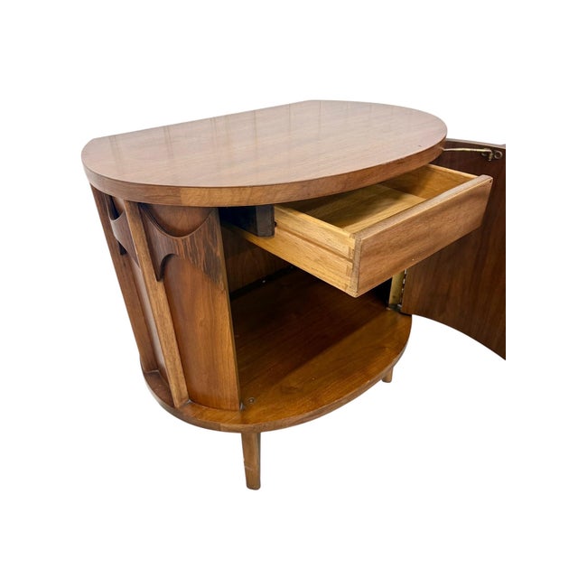 Mid-Century Modern Kent Coffey "Perspecta" Walnut Commode Nightstands - Set of 2 For Sale - Image 10 of 11