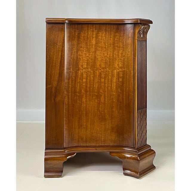 Chippendale Late 20th Century EJ Victor Mahogany Serpentine Bachelor's Chest With Brushing Slide For Sale - Image 3 of 17