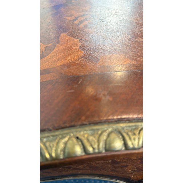 1940s Louis XV Style Inlaid Writing Desk With Ormolu Mounts & Marquetry Top (French Style Bureau Plat) For Sale - Image 17 of 18