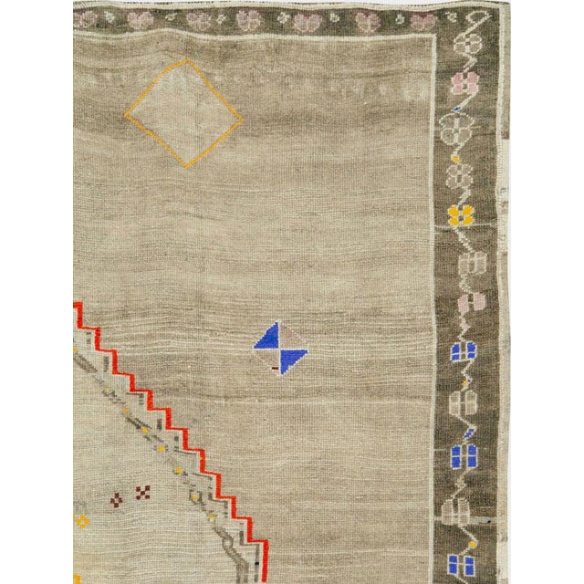 Galerie Shabab Collection Mid-20th Century Turkish Anatolian Carpet For Sale - Image 4 of 10