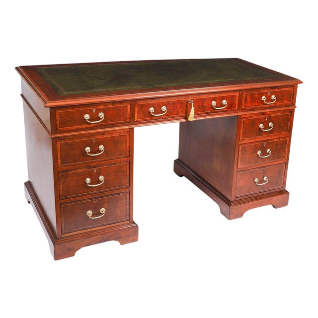 Antique Victorian Crossbanded and Inlaid Flame Mahogany Pedestal Desk, 19th Century For Sale