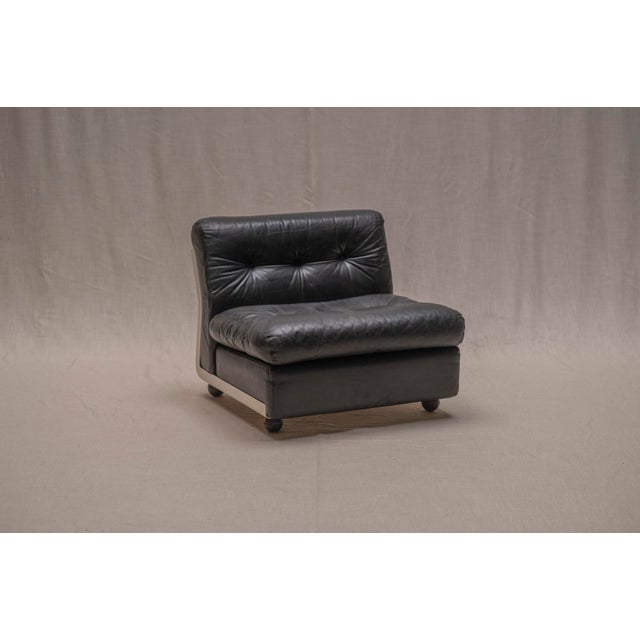 An iconic italian lounge chair from the amanta collection, designed by mario bellini for b&b italia in the 1970s. A...