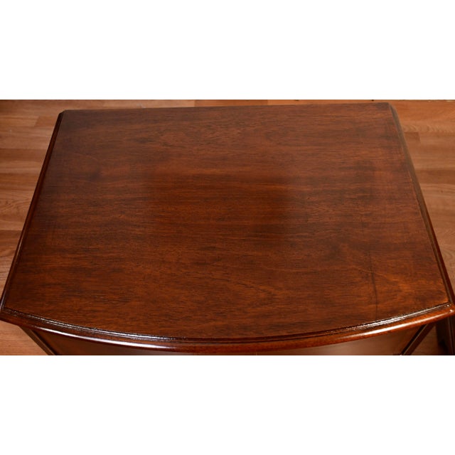 Traditional 1940s Vintage Ethan Allen Regency Style Mahogany Pair of Nightstands For Sale - Image 3 of 13