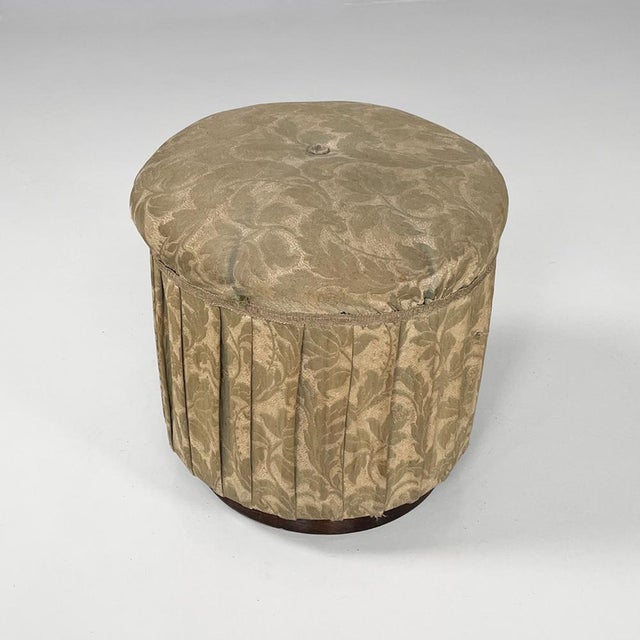 Italian antique footrest or pouf in fabric, first of 1900s Round-based pouf in fabric and wood. The seat is padded and...