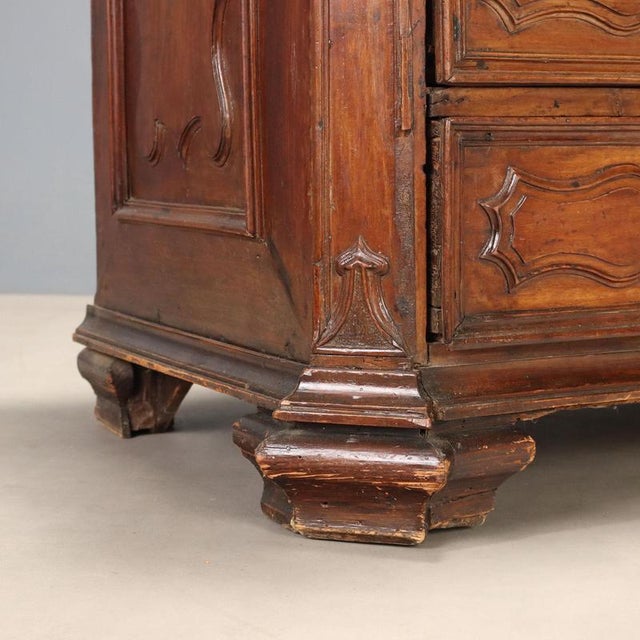 Early 18th Century Baroque Walnut Canterano For Sale - Image 9 of 14