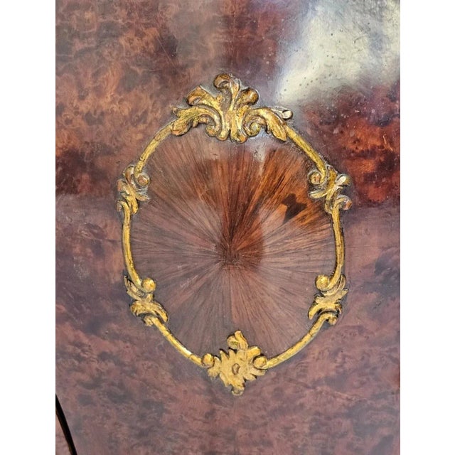 Brown Pair Antique 1900s Italian Bombe Nightstands Marble Tops Burl Walnut With Gilt Wood Accent For Sale - Image 8 of 12