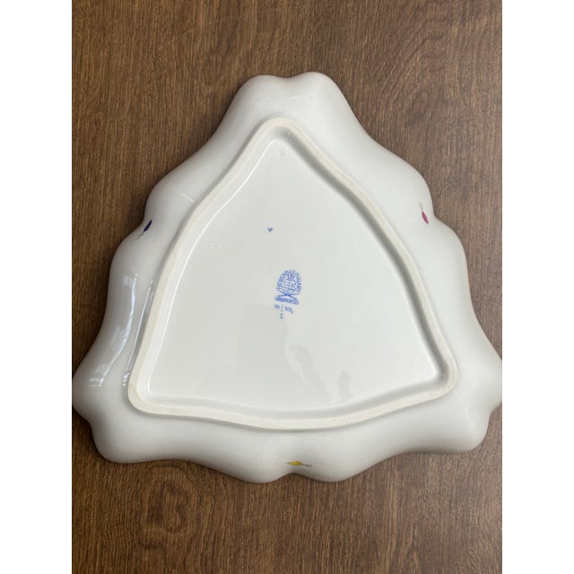 1970s Herend Fruits & Flowers Triangular Serving Dish | Vintage Hungarian Porcelain | Hand-Painted Basketweave Gilded Bowl For Sale - Image 9 of 9