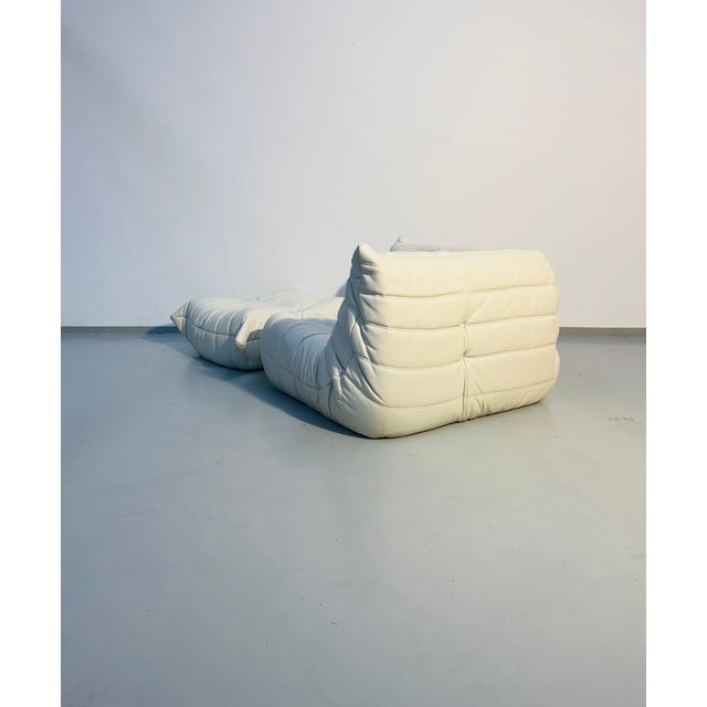 Set of French Togo Chair with Ottoman in White Leather by Michel Ducaroy for Ligne Roset, 1970s, Set of 2 For Sale - Image 9 of 12