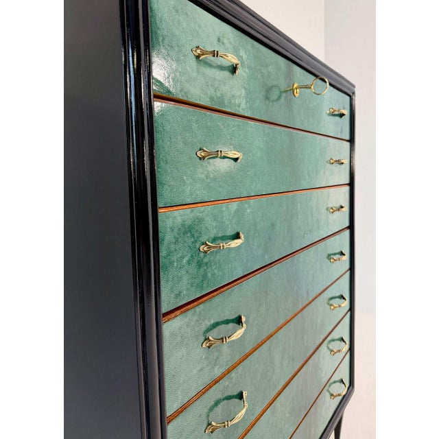 Art Deco Italian Seven-Drawer Chest in Aquamarine Parchment and Black Lacquer, 1950s For Sale - Image 6 of 12