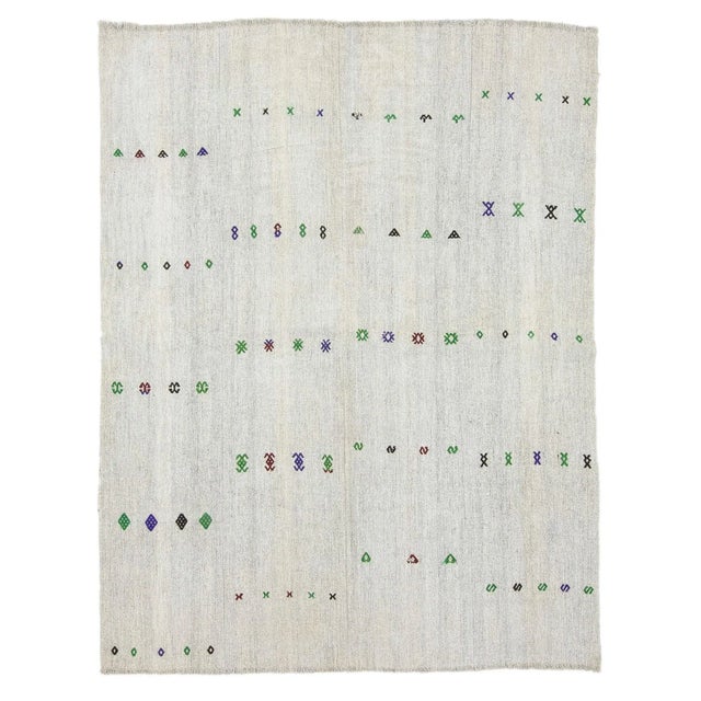 Textile 1960s Vintage Embroidered Turkish Gray Kilim Rug- 5′2″ × 6′9″ For Sale - Image 7 of 7