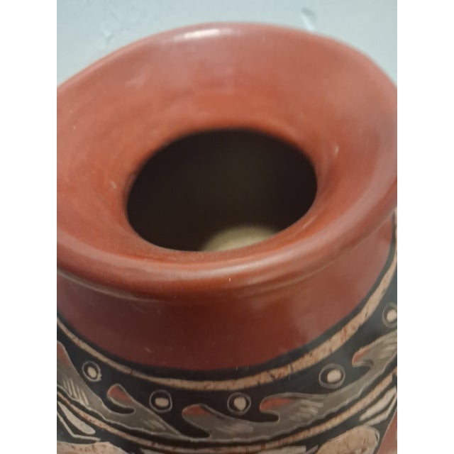 Terra Cotta Signed 12" Mata Sgaffito Vessel -Ines Oliva- Geometric Lizard Motif. For Sale - Image 8 of 11