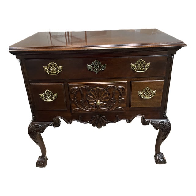 Late 20th Century Philadelphia Chippendale-Style Lowboy by Councill Furniture For Sale
