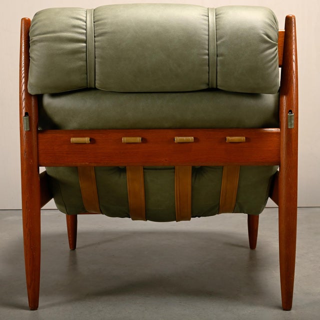 Set of Oak and Leather Lounge Chair in the style of Sergio Rodrigues and Jean Gillon, 1960s For Sale - Image 18 of 18