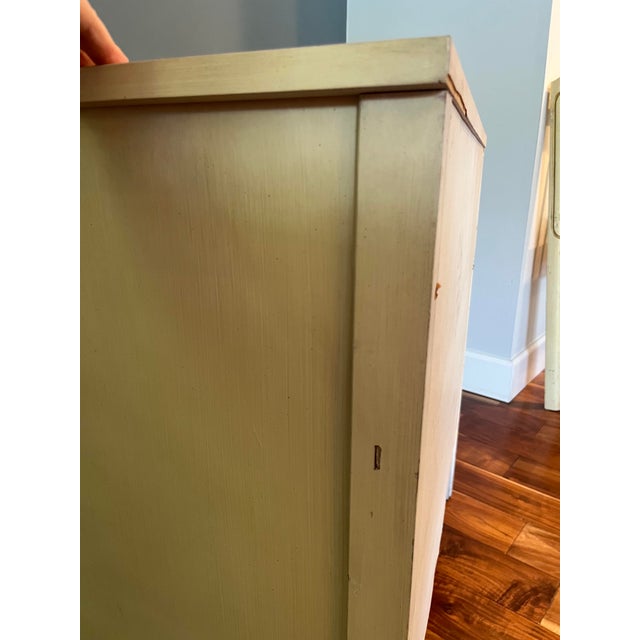 Light Yellow Vintage Henry Link (Unstamped) French Country Provincial 3-Drawer Dresser For Sale - Image 8 of 8