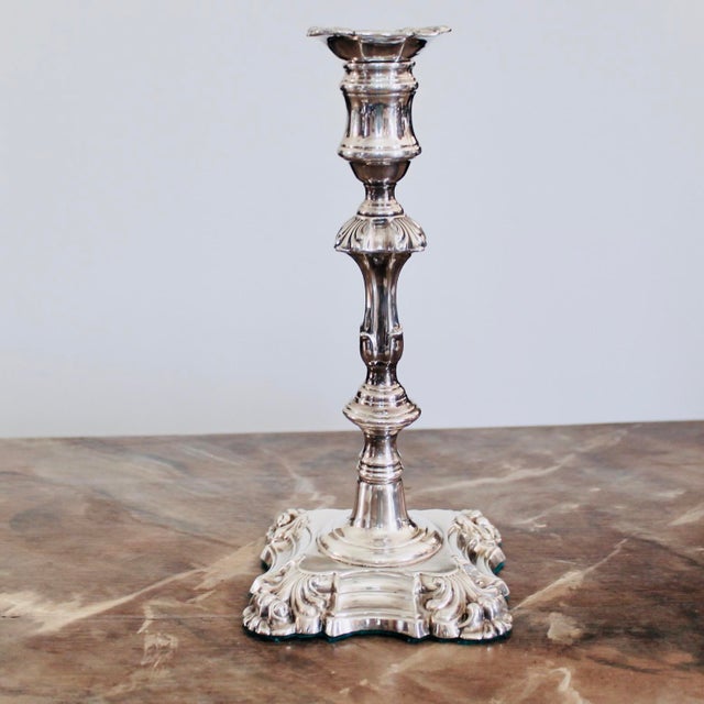 English Set of Four Georgian Style English Silver Plate Candlesticks, 19th Century For Sale - Image 3 of 12