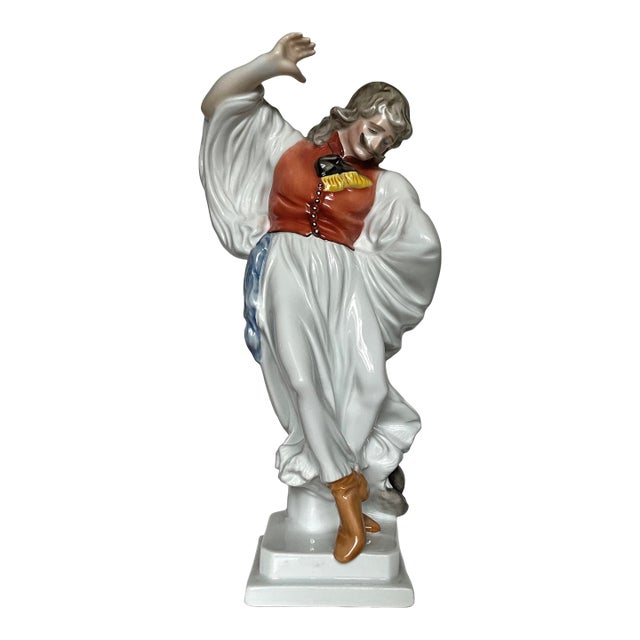 Pair of Herend Hand-Painted Hungarian Gentleman Dancer Porcelain Figurines For Sale