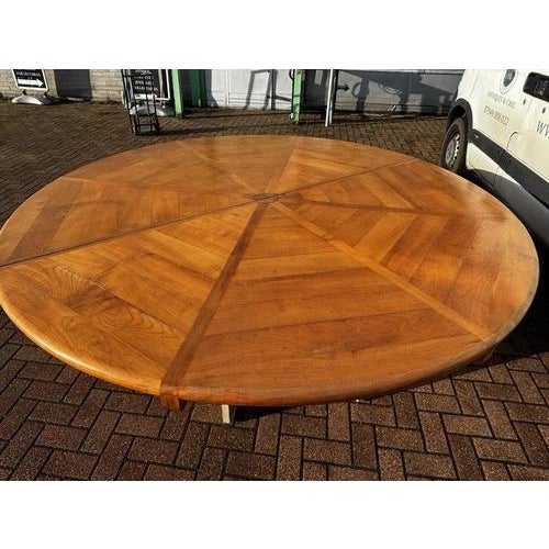 Mid-Century Modern Dining Table in Walnut For Sale - Image 15 of 18