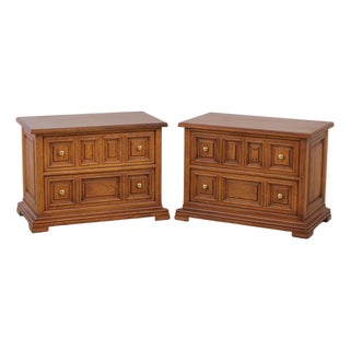 Pair of Henredon Custom Folio 2 Oak Nightstand Chests For Sale