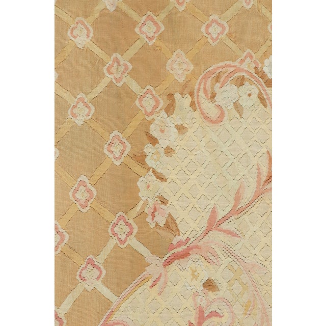 Transitional Oversized Antique Aubusson Rug, Floral Medallion Over Cream Tones - Rug & Kilim For Sale - Image 3 of 8