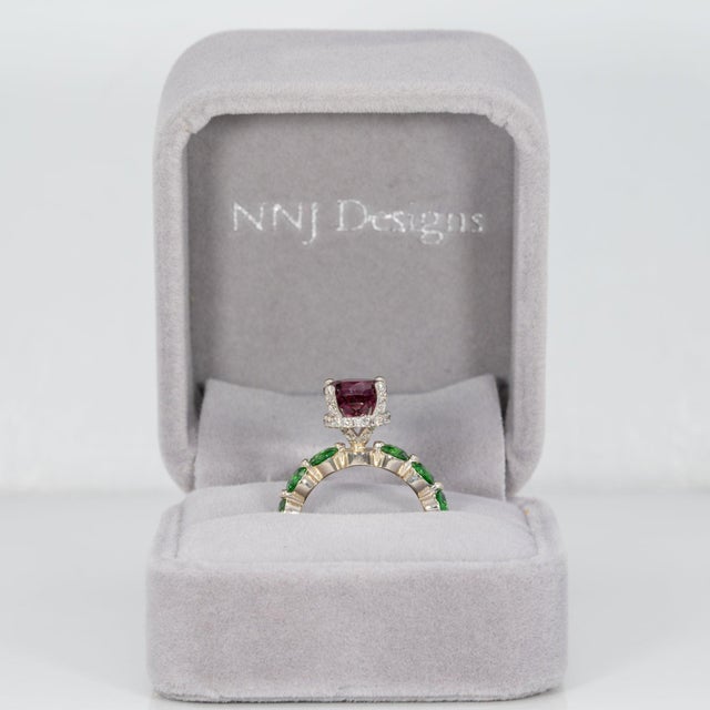 2.5Ct Purple Garnet Ring With Tsavorite Garnet Accents in Solid 14k Gold, 8mm, Size 6.75 For Sale - Image 4 of 9