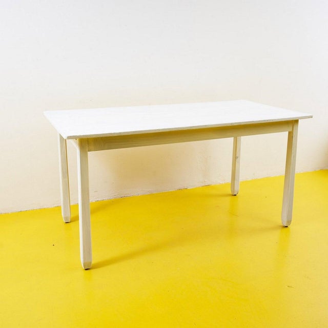 Item : this minimalist table is perfect for adding a touch of elegance and freshness to your space. Crafted from high-...